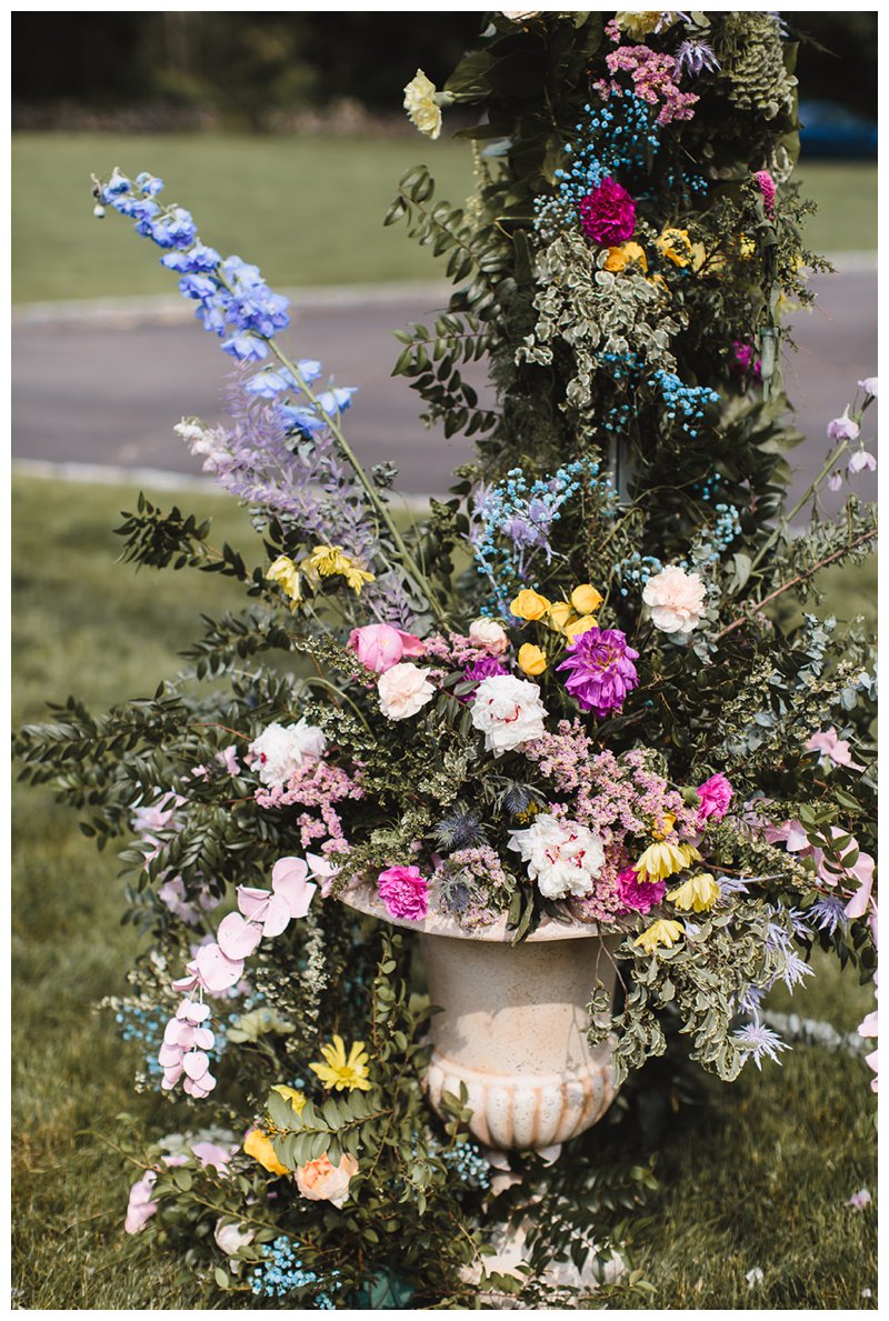 outdoor wedding ceremony flower arrangements