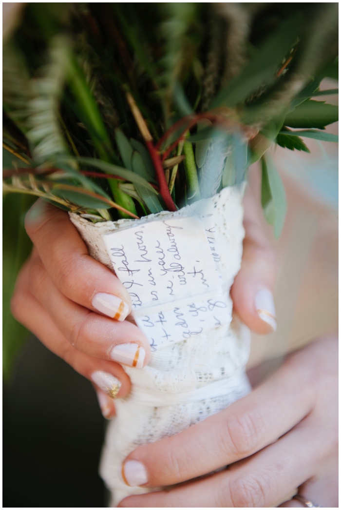 handwritten vows pinned to wedding bouquet // a jubilee event http://www.eventjubilee.com // photography by c10 studios