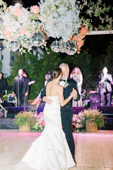 Al Fresco Summer Hamptons Wedding at Canoe Place Inn via https://eventjubilee.com
